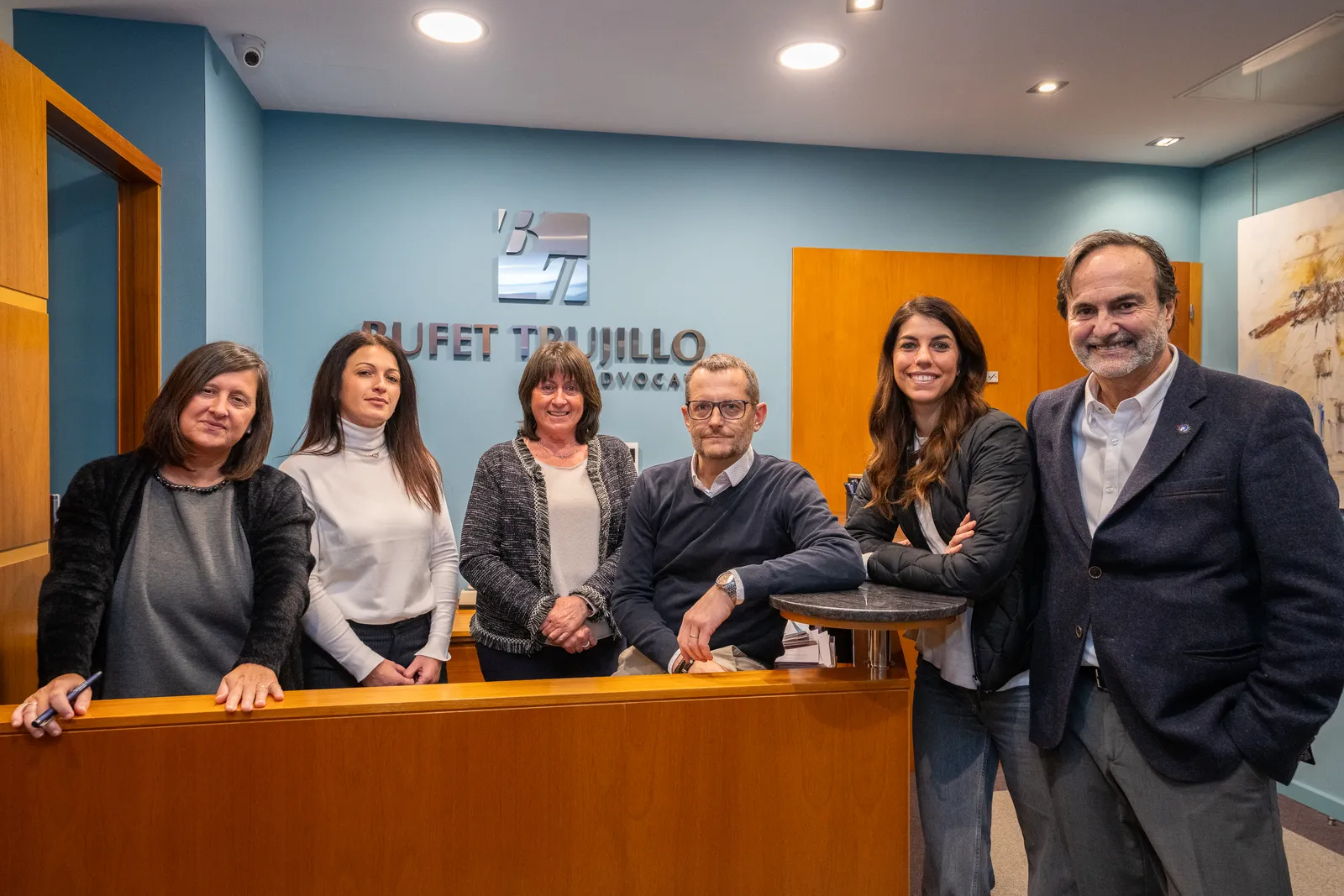 Equipo de Bufet Trujillo en las oficinas de Cambrils